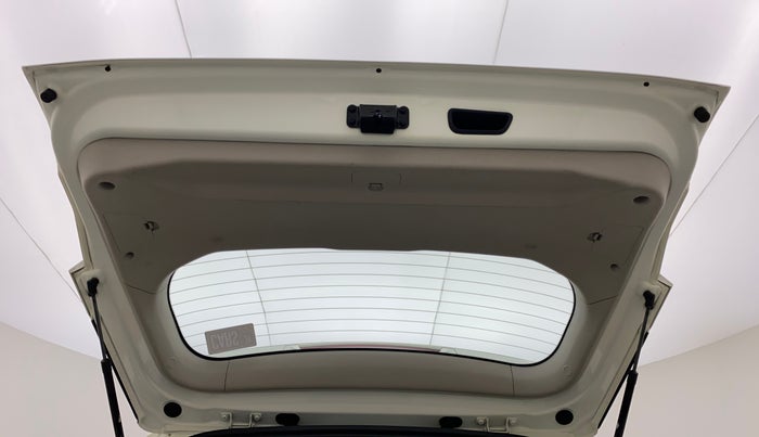 2021 Mahindra XUV300 W8 (O) 1.2 PETROL AMT, Petrol, Automatic, 39,139 km, Boot Door Open