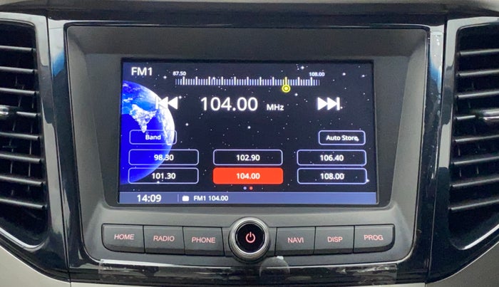 2021 Mahindra XUV300 W8 (O) 1.2 PETROL AMT, Petrol, Automatic, 39,139 km, Infotainment System