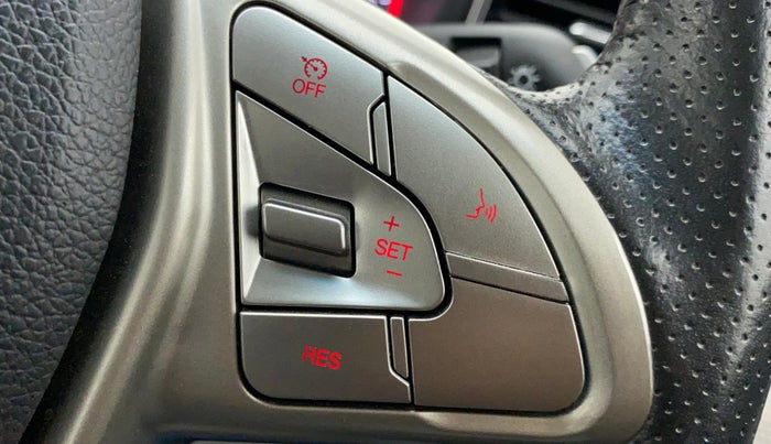 2021 Mahindra XUV300 W8 (O) 1.2 PETROL AMT, Petrol, Automatic, 39,139 km, Adaptive Cruise Control