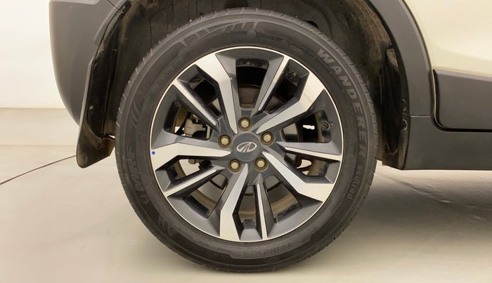 2021 Mahindra XUV300 W8 (O) 1.2 PETROL AMT, Petrol, Automatic, 39,139 km, Right Rear Wheel