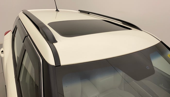 2021 Mahindra XUV300 W8 (O) 1.2 PETROL AMT, Petrol, Automatic, 39,139 km, Roof