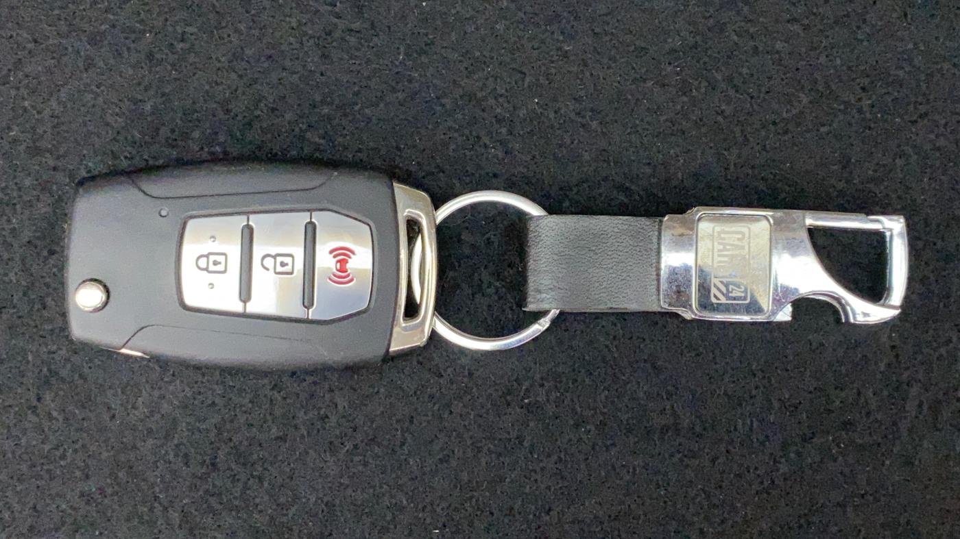 2021 Mahindra XUV300 W8 (O) 1.2 PETROL AMT, Petrol, Automatic, 39,139 km, Key Close Up