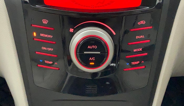 2021 Mahindra XUV300 W8 (O) 1.2 PETROL AMT, Petrol, Automatic, 39,139 km, Automatic Climate Control