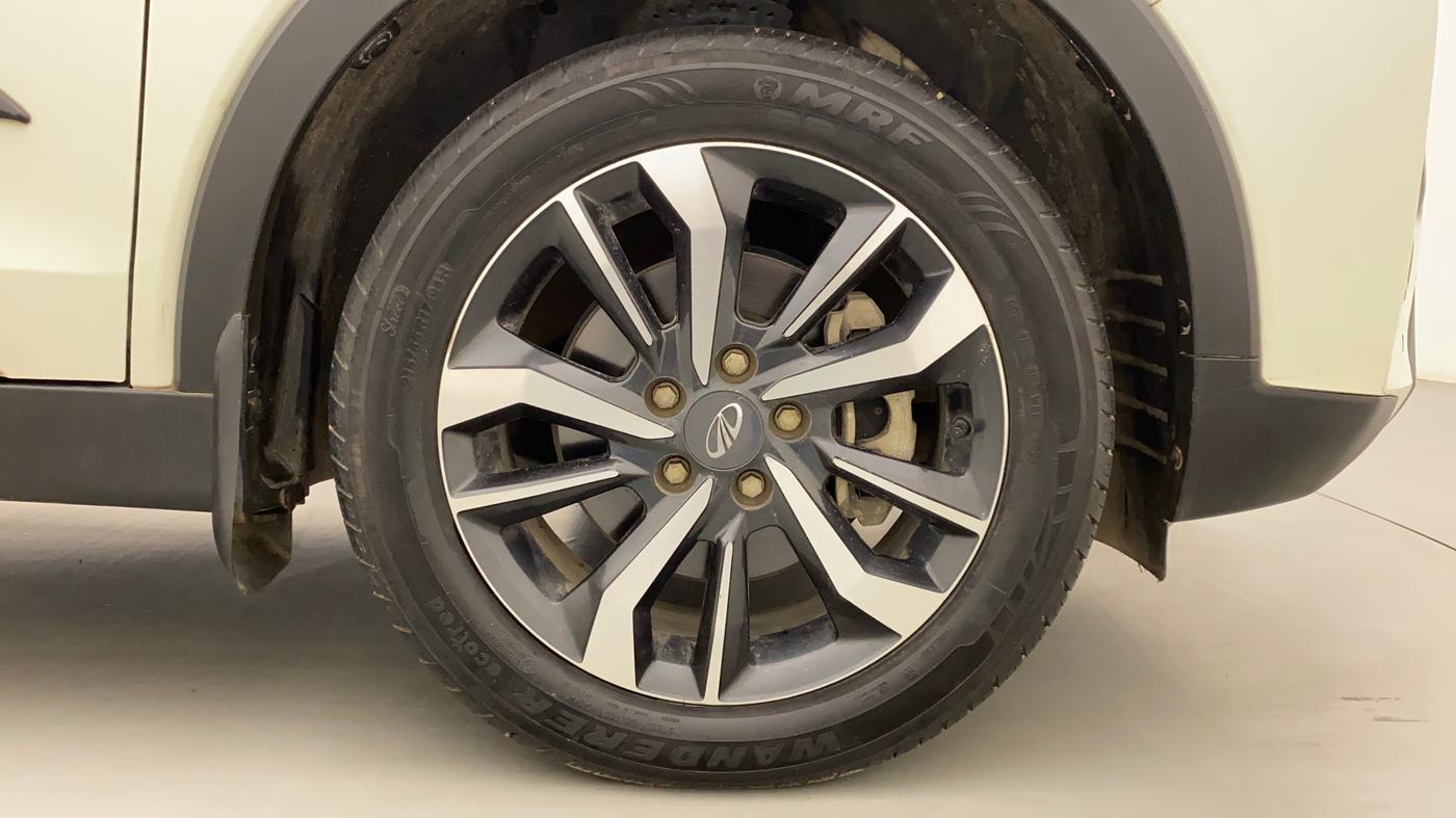 2021 Mahindra XUV300 W8 (O) 1.2 PETROL AMT, Petrol, Automatic, 39,139 km, Right Front Wheel