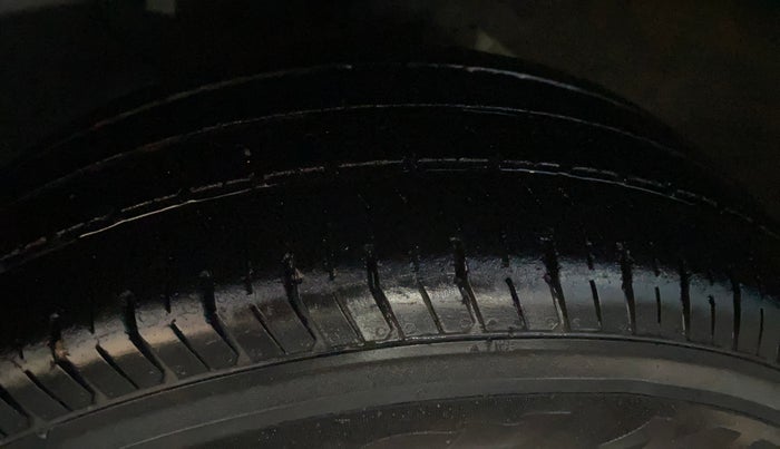 2016 Hyundai Elite i20 MAGNA 1.2, Petrol, Manual, 79,402 km, Left Front Tyre Tread