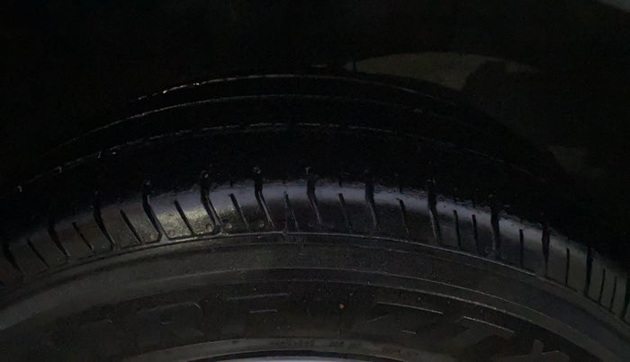2016 Hyundai Elite i20 MAGNA 1.2, Petrol, Manual, 79,402 km, Right Front Tyre Tread