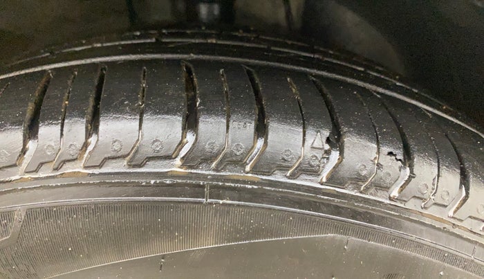 2022 Hyundai NEW I20 ASTA (O) 1.5 CRDI MT, Diesel, Manual, 91,918 km, Right Front Tyre Tread