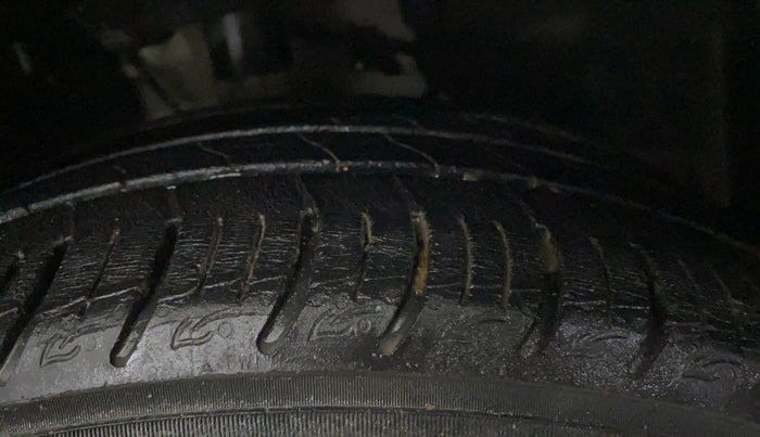 2020 Tata ALTROZ XZ PETROL, Petrol, Manual, 33,860 km, Right Front Tyre Tread