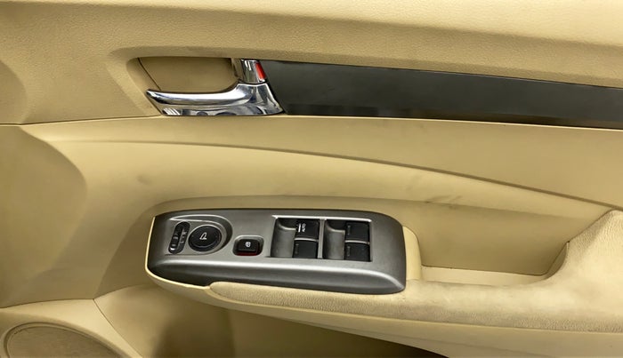 2012 Honda City 1.5L I-VTEC V AT, Petrol, Automatic, 1,07,895 km, Right front window switch / handle - Master window function not working