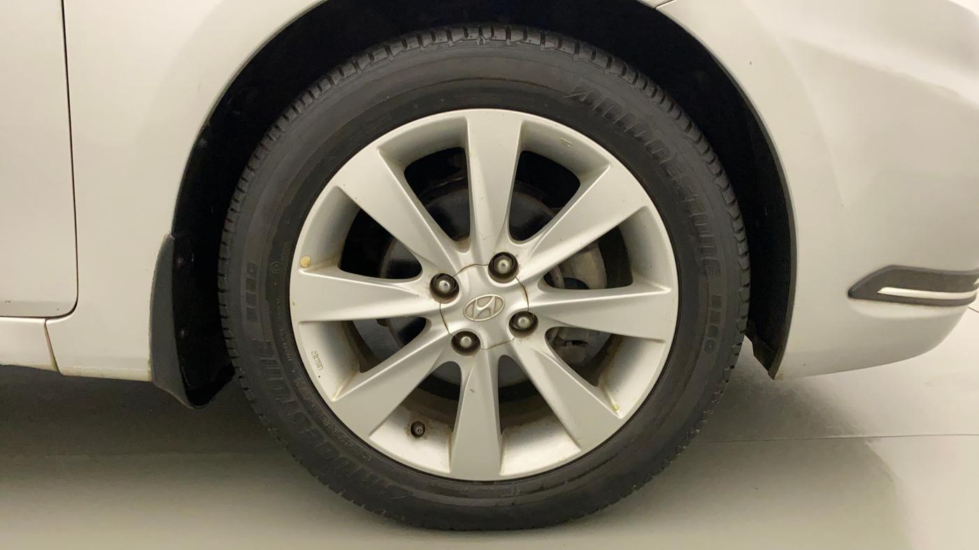 2013 Hyundai Verna FLUIDIC 1.6 VTVT SX, Petrol, Manual, 55,743 km, Right Front Wheel