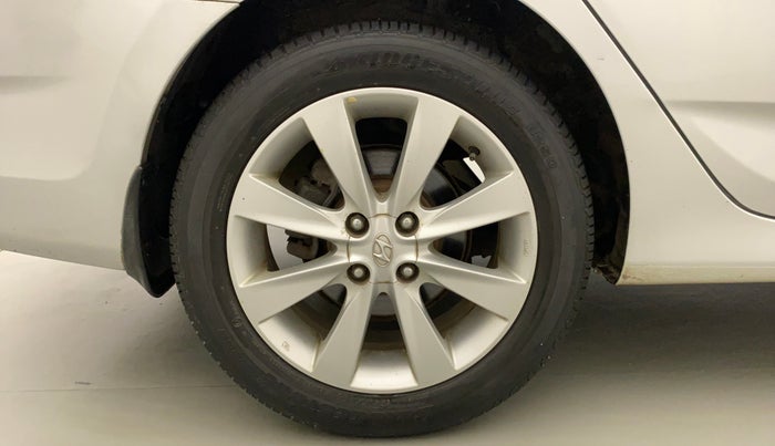 2013 Hyundai Verna FLUIDIC 1.6 VTVT SX, Petrol, Manual, 55,743 km, Right Rear Wheel