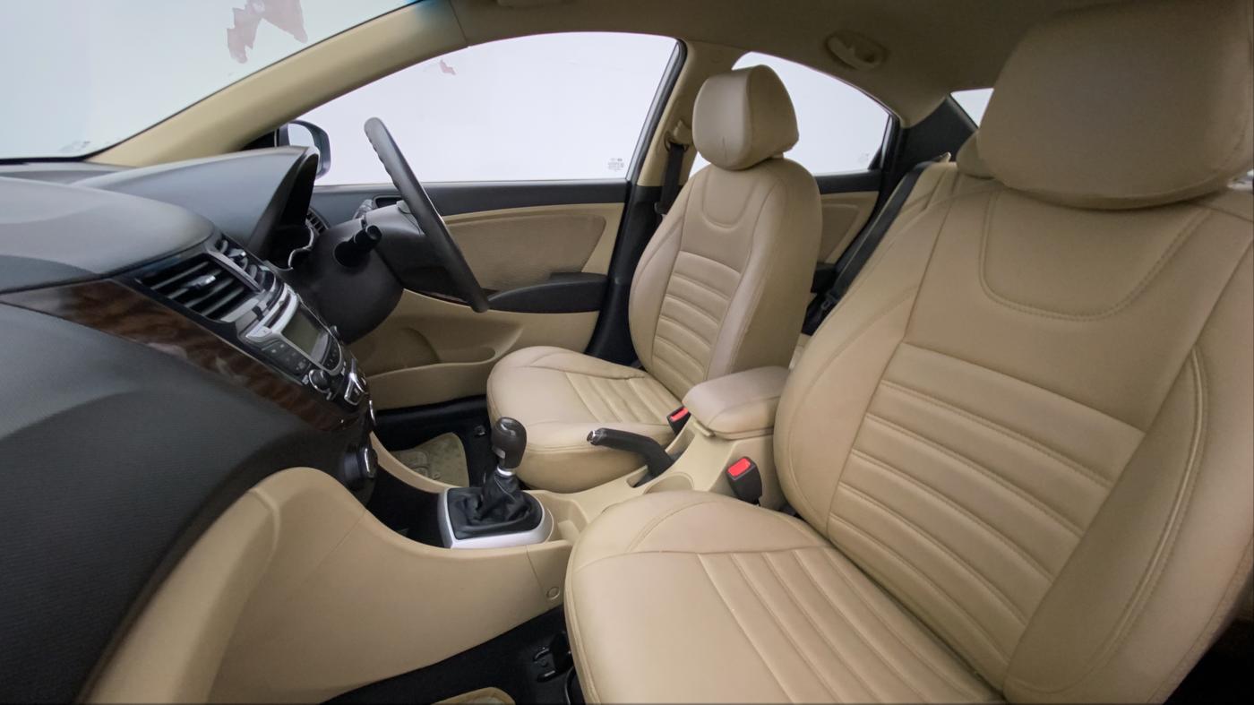 2013 Hyundai Verna FLUIDIC 1.6 VTVT SX, Petrol, Manual, 55,743 km, Right Side Front Door Cabin