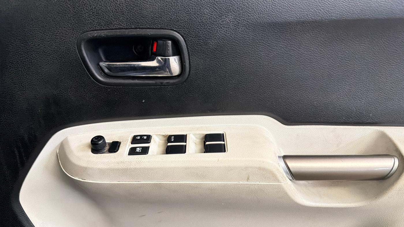 2018 Maruti IGNIS ZETA 1.2 AMT, Petrol, Automatic, 94,094 km, Driver Side Door Panels Control