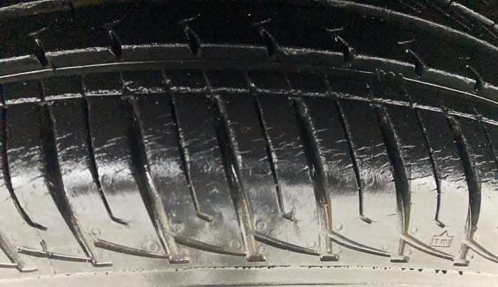 2016 Renault Duster 85 PS RXL DIESEL, Diesel, Manual, 47,937 km, Left Front Tyre Tread