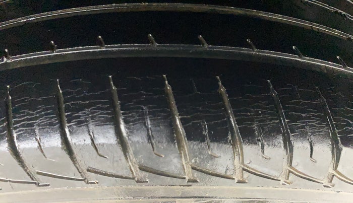 2016 Renault Duster 85 PS RXL DIESEL, Diesel, Manual, 47,937 km, Left Rear Tyre Tread