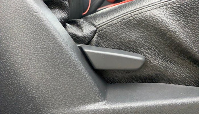 2016 Renault Duster 85 PS RXL DIESEL, Diesel, Manual, 47,937 km, Driver Side Adjustment Panel