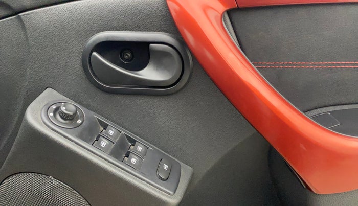 2016 Renault Duster 85 PS RXL DIESEL, Diesel, Manual, 47,937 km, Driver Side Door Panels Control