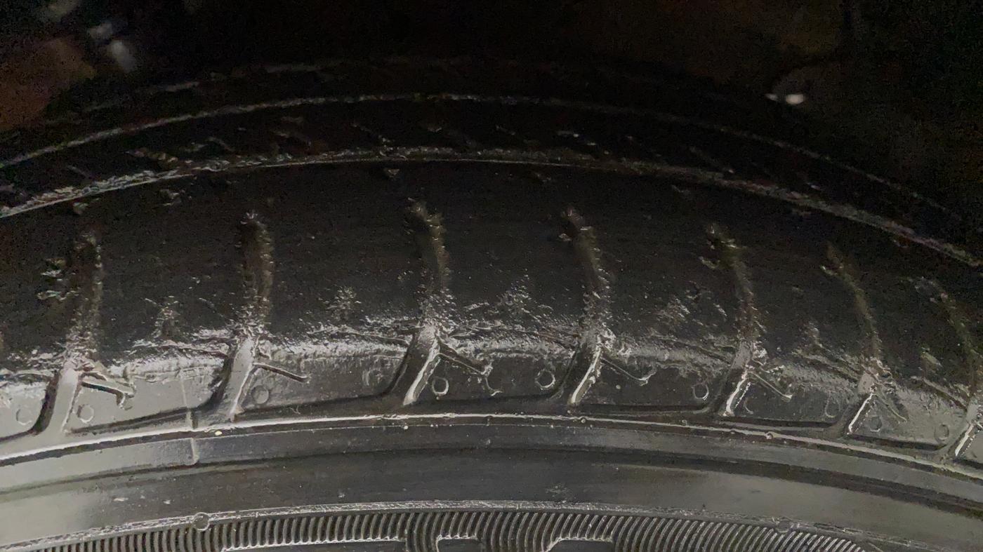 2017 Maruti Celerio ZXI AMT (O), CNG, Automatic, 36,767 km, Left Front Tyre Tread