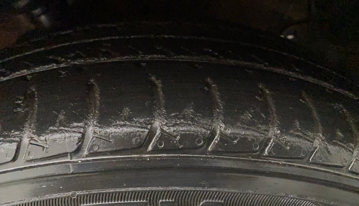 2017 Maruti Celerio ZXI AMT (O), CNG, Automatic, 36,767 km, Left Front Tyre Tread