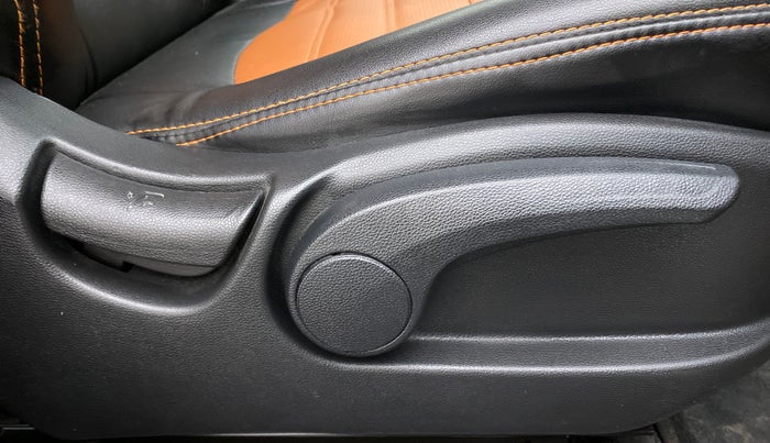 2019 Hyundai Creta 1.6 VTVT SX AUTO, Petrol, Automatic, 28,096 km, Driver Side Adjustment Panel