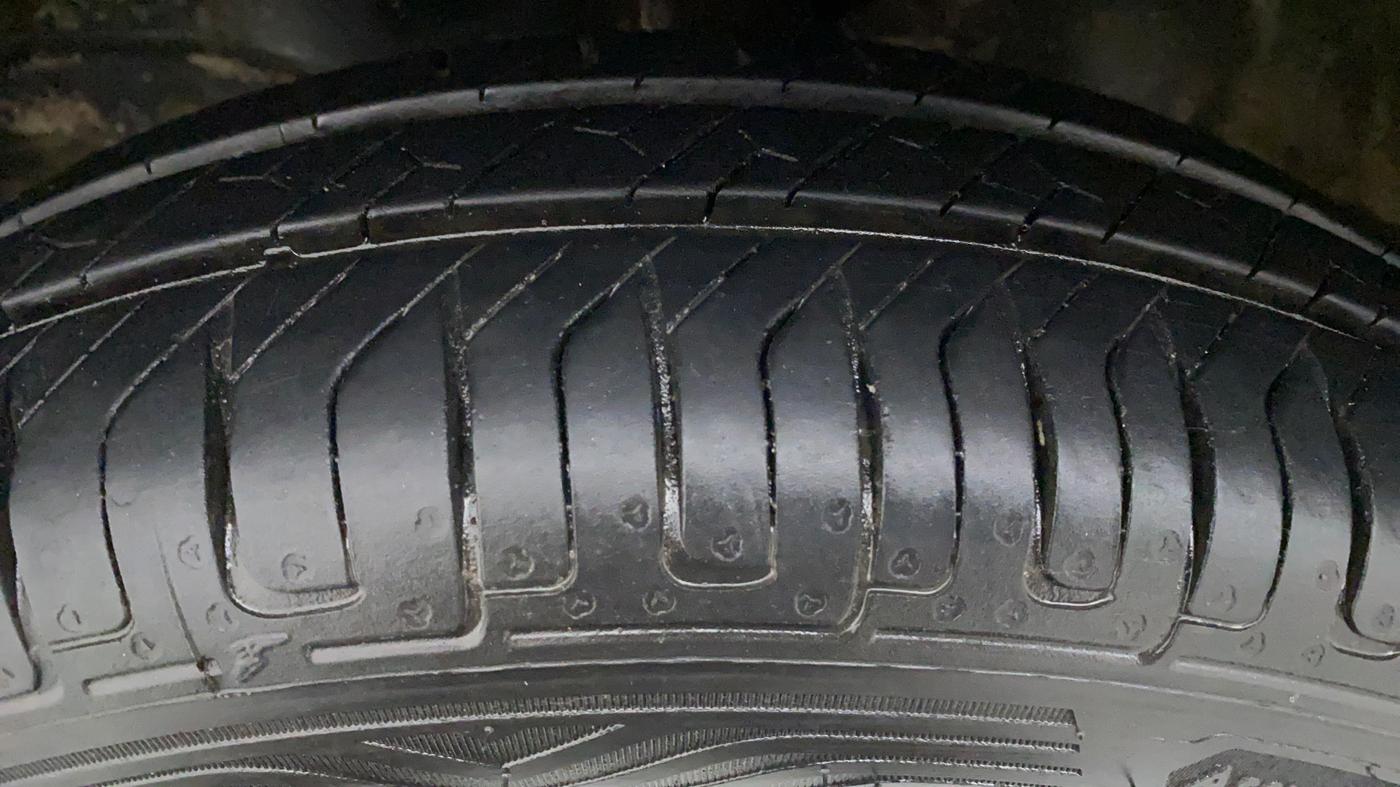 2012 Maruti Wagon R 1.0 LXI CNG, CNG, Manual, 87,309 km, Right Front Tyre Tread