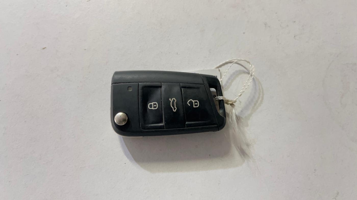 2021 Skoda KUSHAQ STYLE 1.5L TSI MT, Petrol, Manual, 1,06,096 km, Key Close Up
