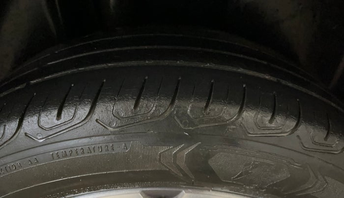 2021 Skoda KUSHAQ STYLE 1.5L TSI MT, Petrol, Manual, 1,06,096 km, Right Rear Tyre Tread