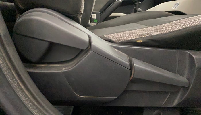 2021 Nissan MAGNITE XV MT, Petrol, Manual, 57,284 km, Driver Side Adjustment Panel