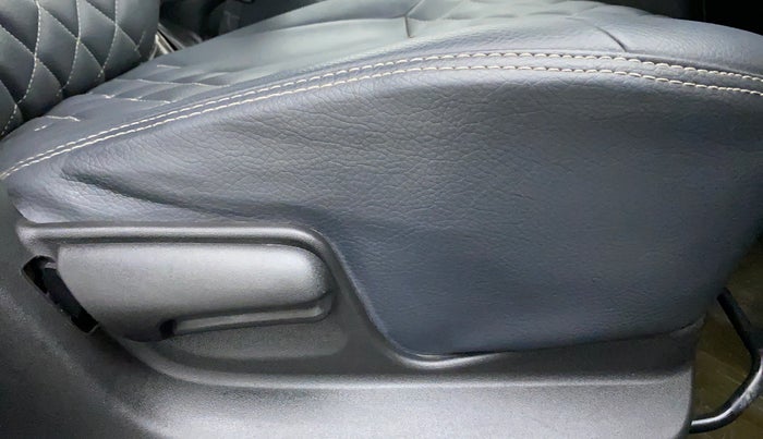 2017 Maruti Swift VXI D, Petrol, Manual, 28,030 km, Driver Side Adjustment Panel