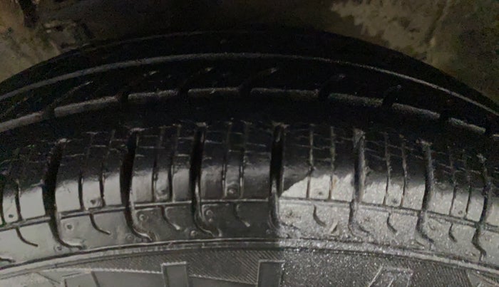 2013 Maruti Alto 800 LXI, Petrol, Manual, 33,721 km, Left Front Tyre Tread