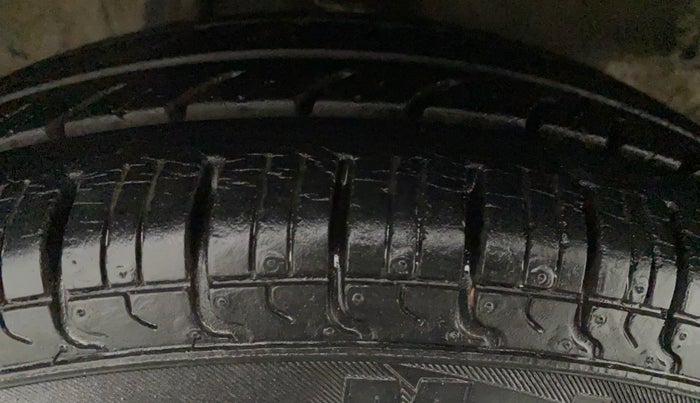2013 Maruti Alto 800 LXI, Petrol, Manual, 33,721 km, Right Front Tyre Tread