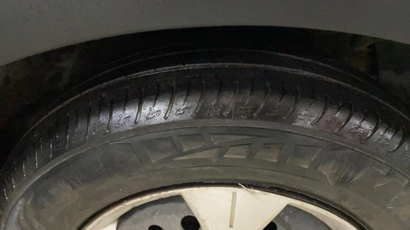 2022 Mahindra XUV300 W6 1.2 PETROL, Petrol, Manual, 39,615 km, Right Front Tyre Tread