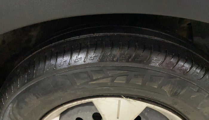 2022 Mahindra XUV300 W6 1.2 PETROL, Petrol, Manual, 39,602 km, Right Front Tyre Tread