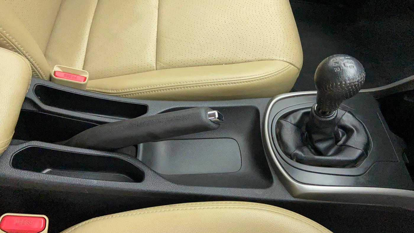 2017 Honda City VX MT PETROL, Petrol, Manual, 42,257 km, Gear Lever