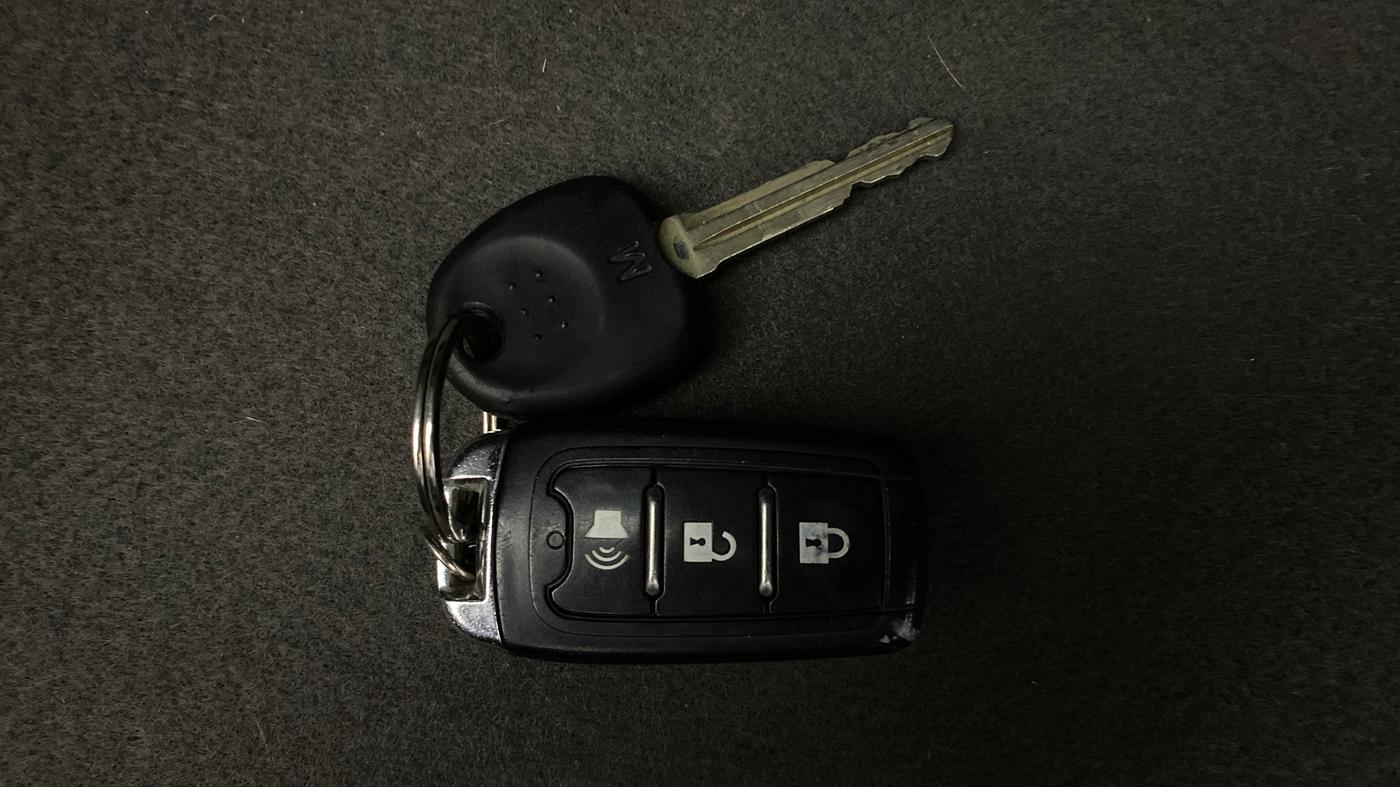 2015 Hyundai i10 MAGNA 1.1, Petrol, Manual, 77,729 km, Key Close Up