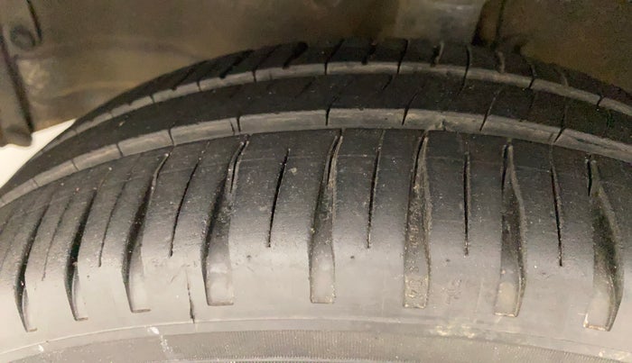 2014 Maruti Wagon R 1.0 VXI, Petrol, Manual, 92,739 km, Left Front Tyre Tread
