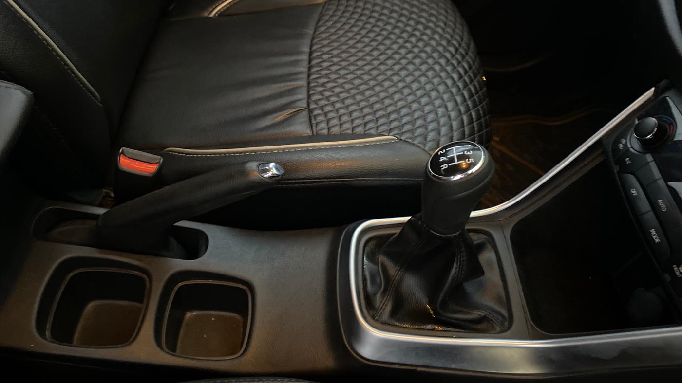 2017 Maruti S Cross ZETA 1.3, Diesel, Manual, 66,909 km, Gear Lever