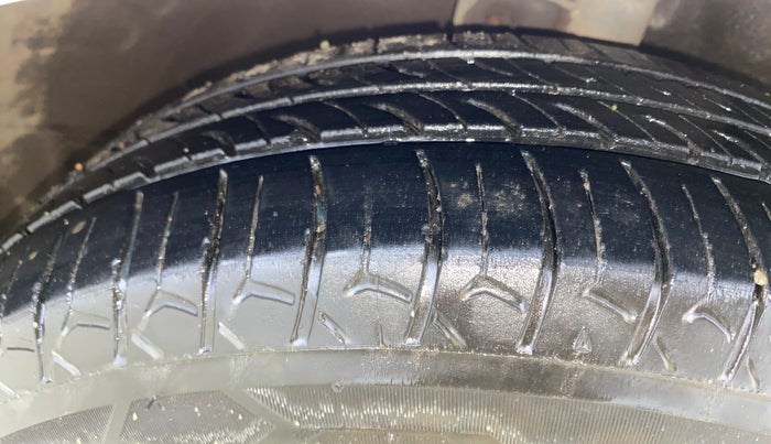 2017 Maruti Celerio VXI AMT, Petrol, Automatic, 86,089 km, Right Front Tyre Tread