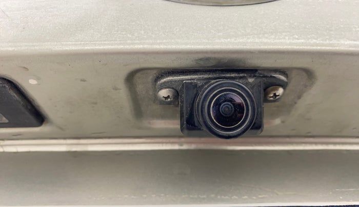 2012 Volkswagen Vento HIGHLINE DIESEL 1.6, Diesel, Manual, 1,31,890 km, Parking Camera