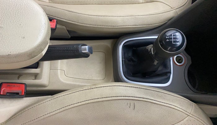 2012 Volkswagen Vento HIGHLINE DIESEL 1.6, Diesel, Manual, 1,31,890 km, Gear Lever