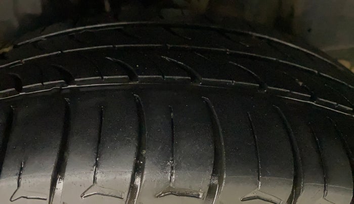 2012 Volkswagen Vento HIGHLINE DIESEL 1.6, Diesel, Manual, 1,31,890 km, Left Rear Tyre Tread