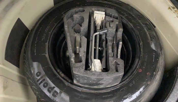 2012 Volkswagen Vento HIGHLINE DIESEL 1.6, Diesel, Manual, 1,31,890 km, Spare Tyre