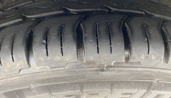 2013 Ford Fiesta STYLE DIESEL, Diesel, Manual, 94,705 km, Left Front Tyre Tread