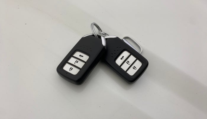 2019 Honda City 1.5L I-VTEC ZX, Petrol, Manual, 1,00,219 km, Key Close Up