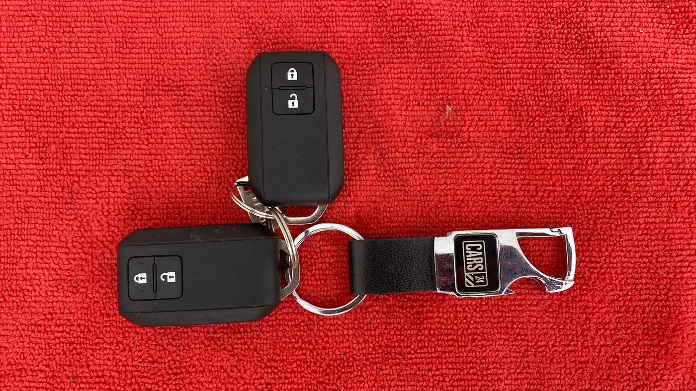 2021 Toyota Glanza G, Petrol, Manual, 28,246 km, Key Close Up