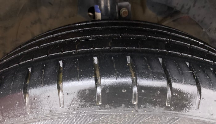 2021 Toyota Glanza G, Petrol, Manual, 28,246 km, Right Front Tyre Tread