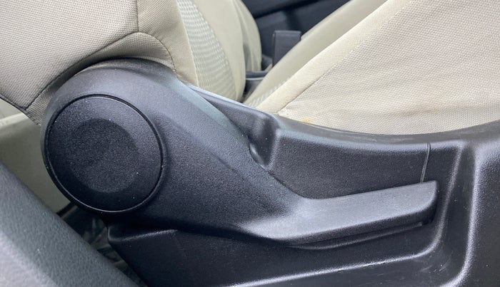 2020 Maruti New Wagon-R LXI 1.0, CNG, Manual, 1,15,676 km, Driver Side Adjustment Panel