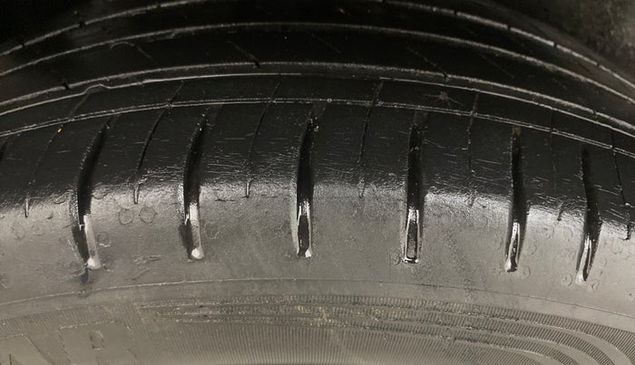 2022 MG HECTOR SHARP HYBRID 1.5 PETROL, Petrol, Manual, 87,438 km, Right Rear Tyre Tread