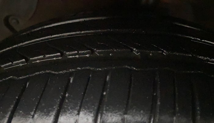 2013 Hyundai Grand i10 SPORTZ AT 1.2 KAPPA VTVT, Petrol, Automatic, 48,787 km, Left Front Tyre Tread