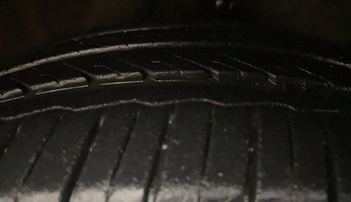 2013 Hyundai Grand i10 SPORTZ AT 1.2 KAPPA VTVT, Petrol, Automatic, 48,787 km, Right Front Tyre Tread